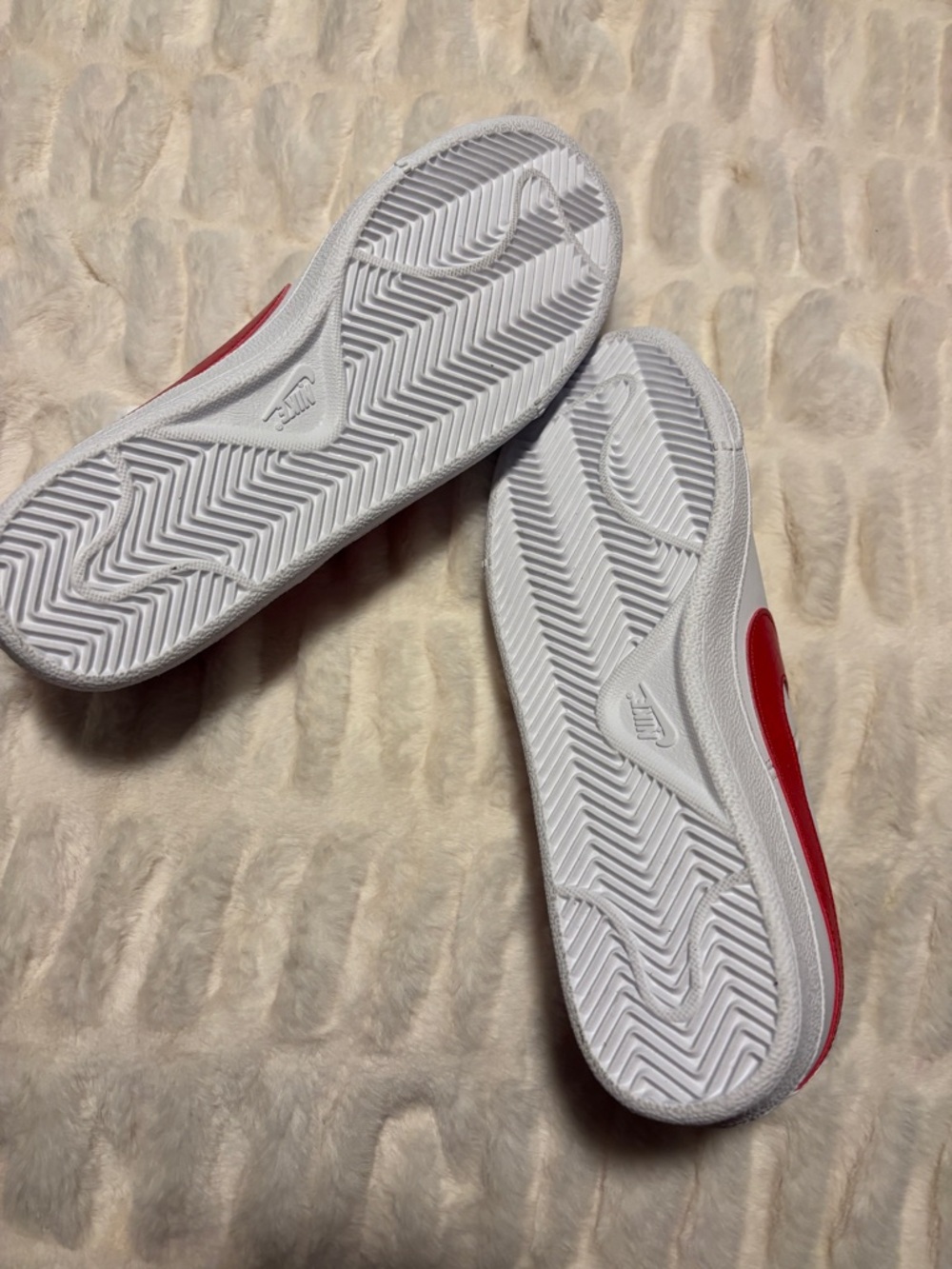 Nike White Low-Top Sneakers with Red Swoosh - Picture 4 of 6